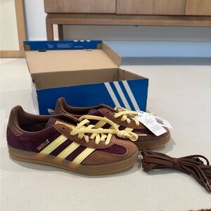 NWT+P Men’s Adidas Gazelle Maroon and Yellow Sneakers